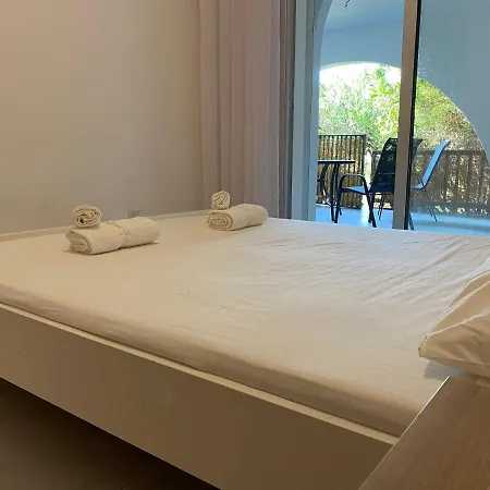 Tourist Area Center, Modern Ground Flat, With Pool, Patio, 200m From Beach Daire Limasol