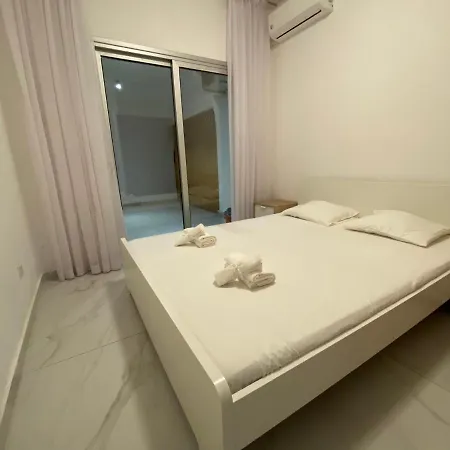 Tourist Area Center, Modern Ground Flat, With Pool, Patio, 200m From Beach Limisso